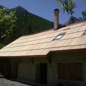 Rénovation d'un toit en bardeau mélèze au Casset